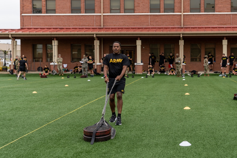 1st Signal Brigade Soldiers doing ACFT