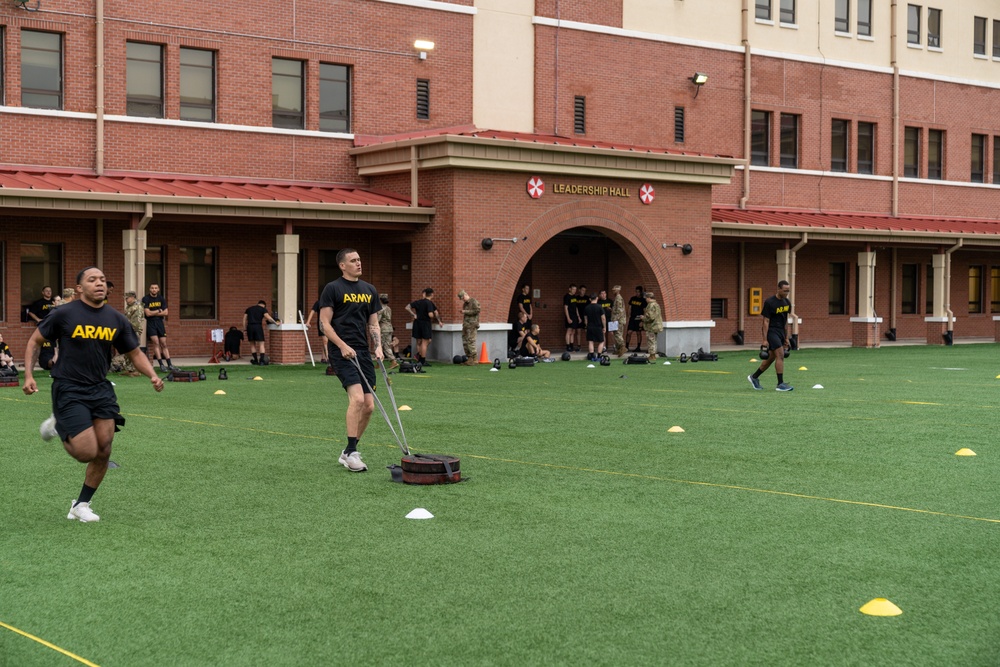 1st Signal Brigade Soldiers doing ACFT