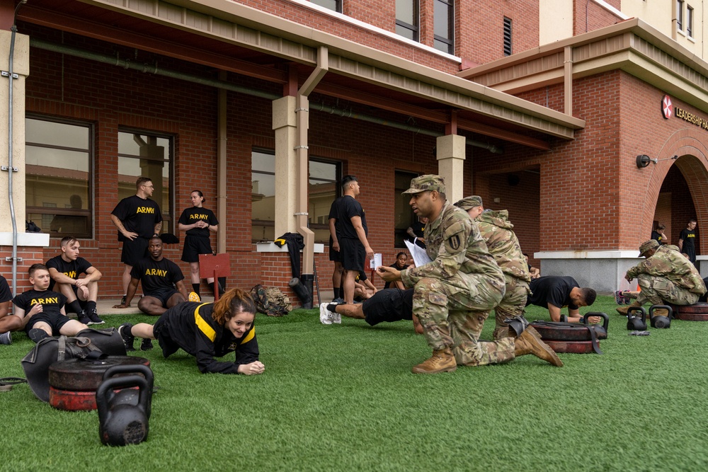 1st Signal Brigade Soldiers doing ACFT