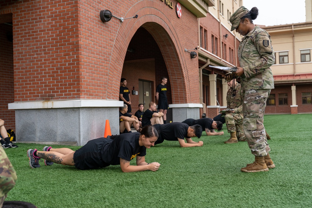 1st Signal Brigade Soldiers doing ACFT