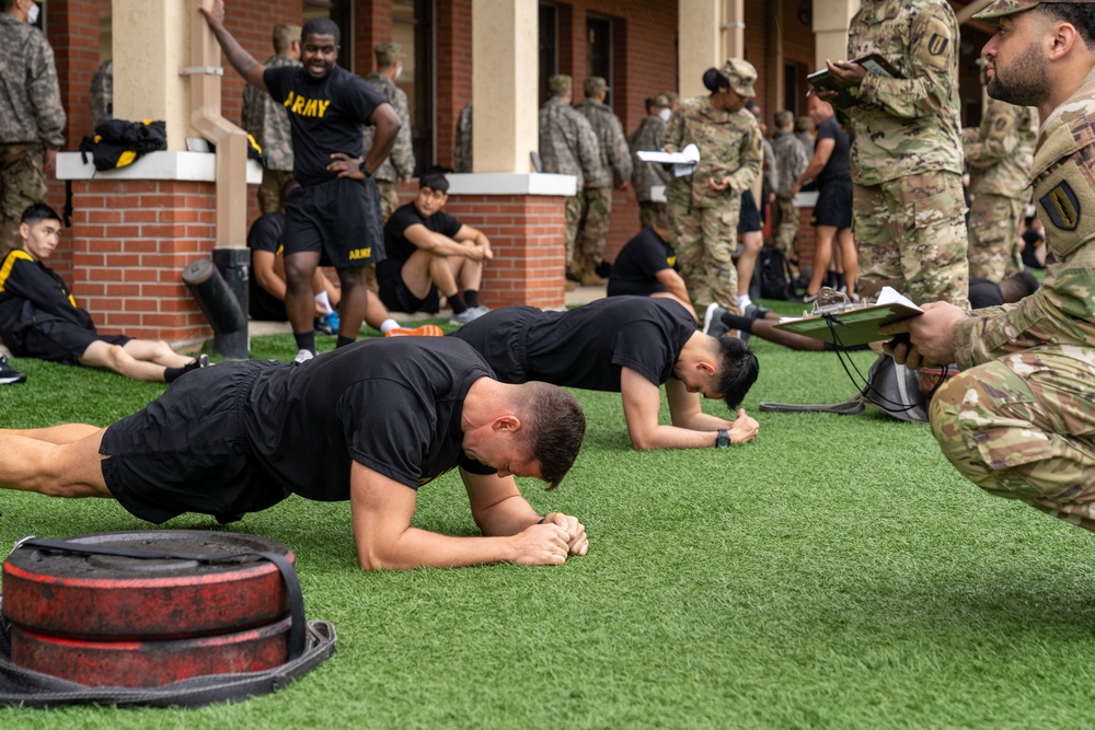 1st Signal Brigade Soldiers doing ACFT