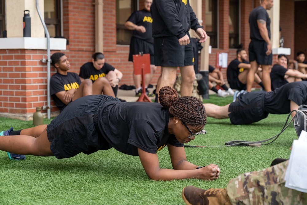 1st Signal Brigade Soldiers doing ACFT