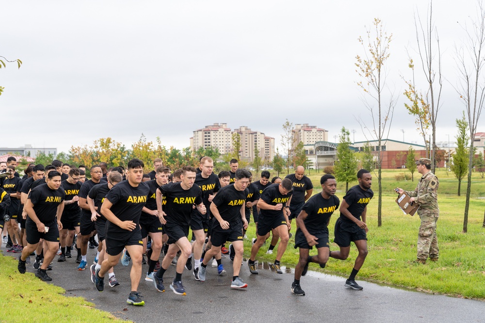 1st Signal Brigade Soldiers doing ACFT