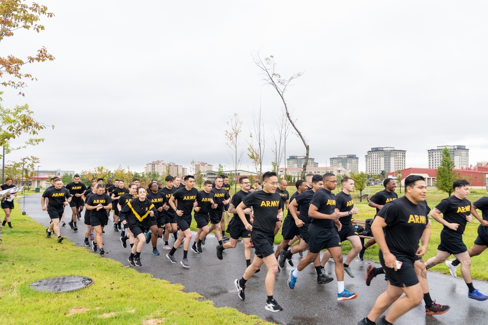 1st Signal Brigade Soldiers doing ACFT