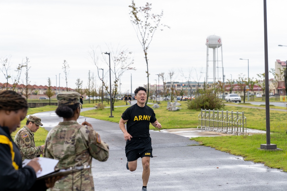 1st Signal Brigade Soldiers doing ACFT