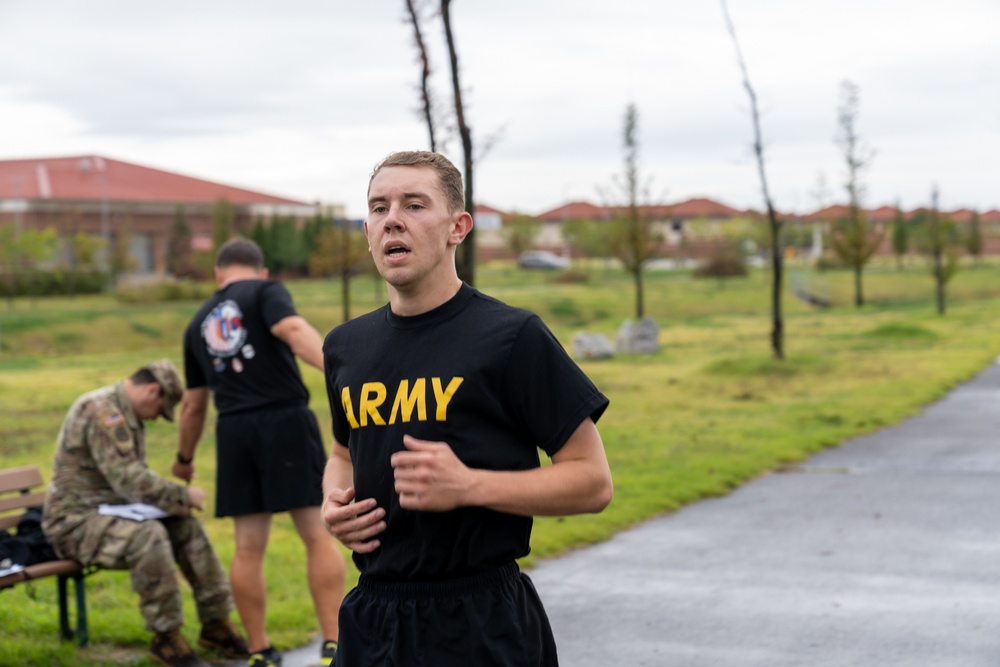 1st Signal Brigade Soldiers doing ACFT