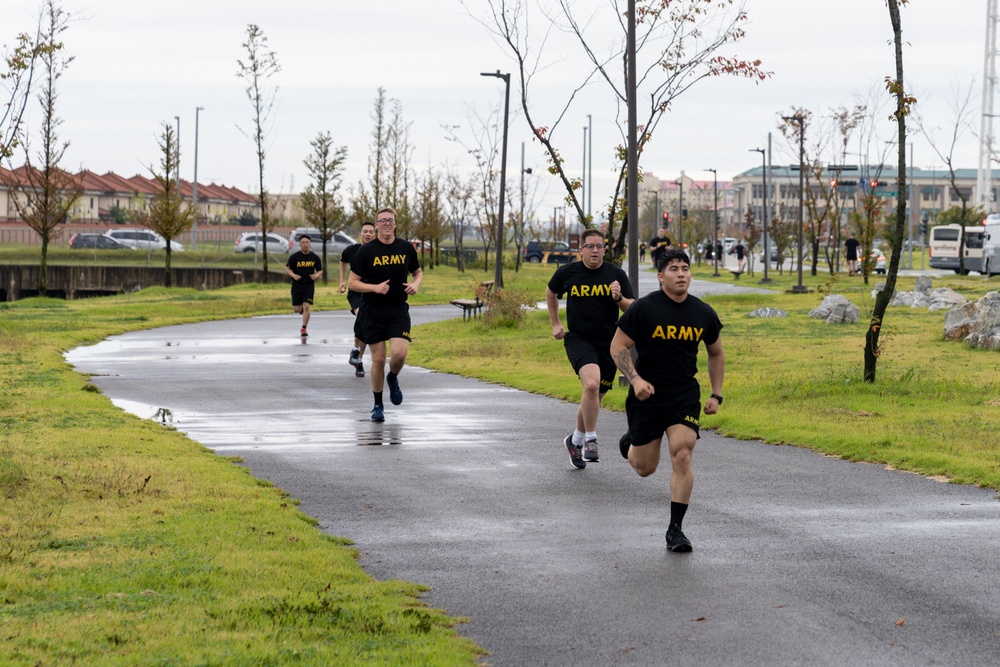 1st Signal Brigade Soldiers doing ACFT