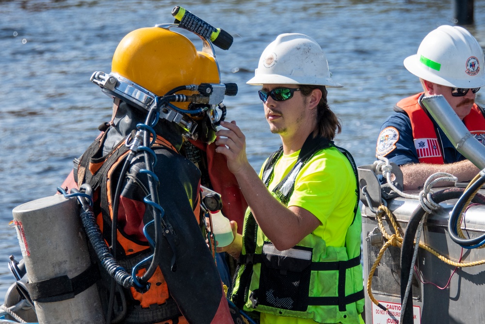 Government Contract Diver Prepares for Hurricane Ian Boat Operations