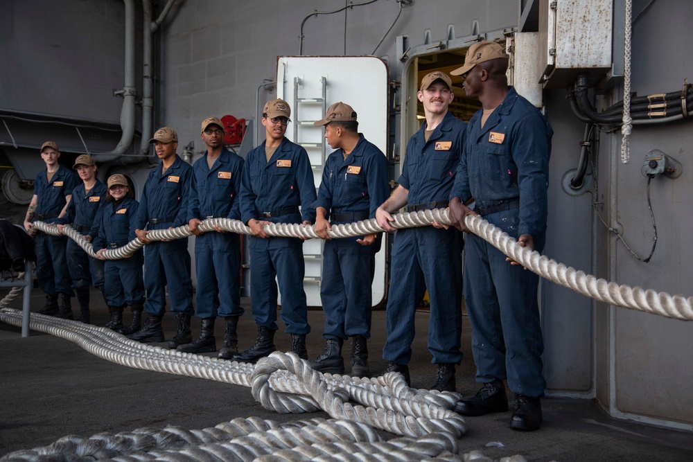 Abraham Lincoln departs home port for scheduled underway