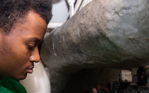 USS Ronald Reagan (CVN 76) Sailors conduct corrective maintenance