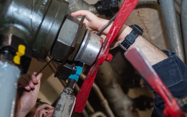 USS Ronald Reagan (CVN 76) Sailors conduct corrective maintenance