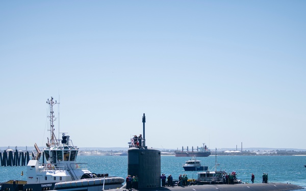 USS Mississippi (SSN 782) Arrives in Australia