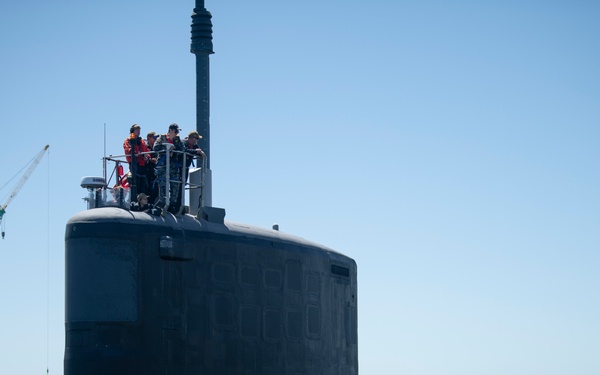 USS Mississippi (SSN 782) Arrives in Australia