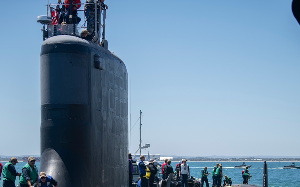 USS Mississippi (SSN 782) Arrives in Australia