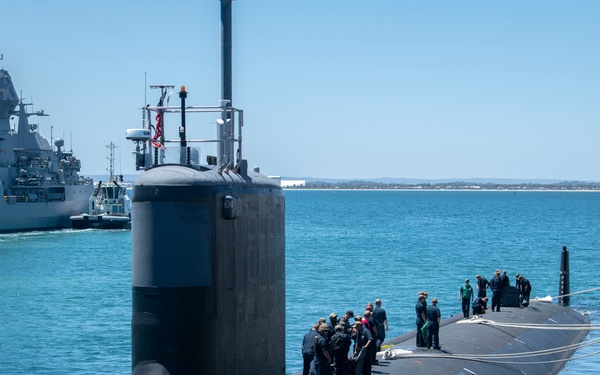USS Mississippi (SSN 782) Arrives in Australia