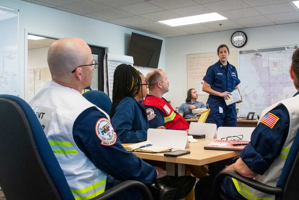 USCG Briefs at Hurricane Ian ESF-10 Unified Command