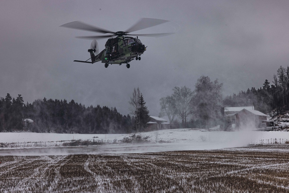 U.S. Marines with Combat Logistics 6 Conduct an Helicopter Lift with Finnish NH90 Aircraft