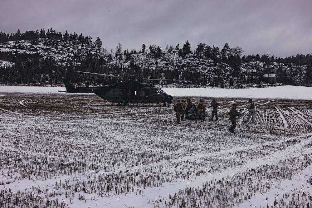 U.S. Marines with Combat Logistics 6 Conduct an Helicopter Lift with Finnish NH90 Aircraft