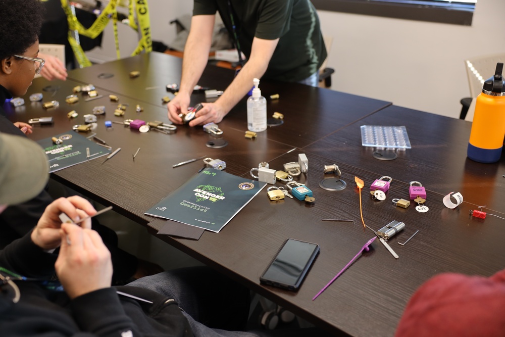 AvengerCon VII day 2 features “Mudge” and Sarah Zatko and panel on Crowdsourcing Security