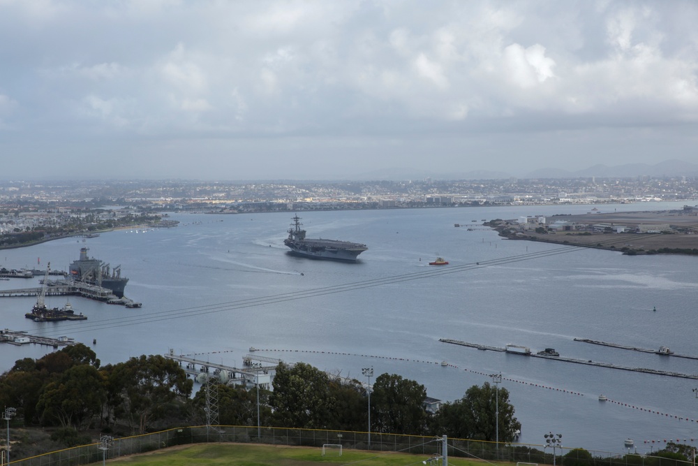 Abraham Lincoln leaves port for underway