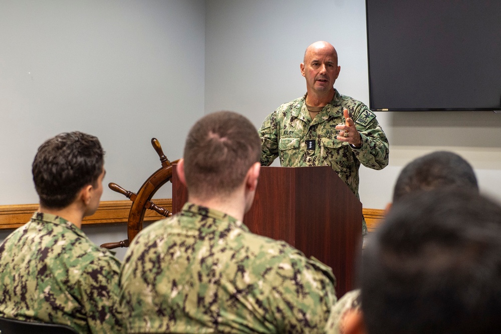 USFFC Deputy Speaks at NSMWDC Amphibious Warfare Tactics Instructor Graduation