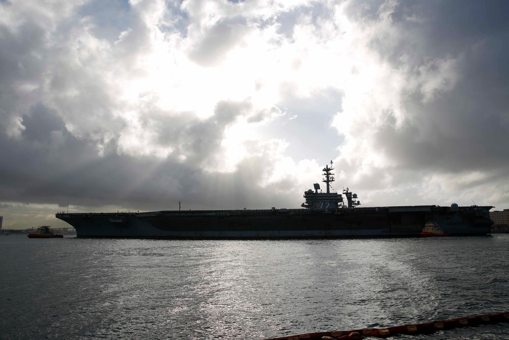 Abraham Lincoln leaves port for underway