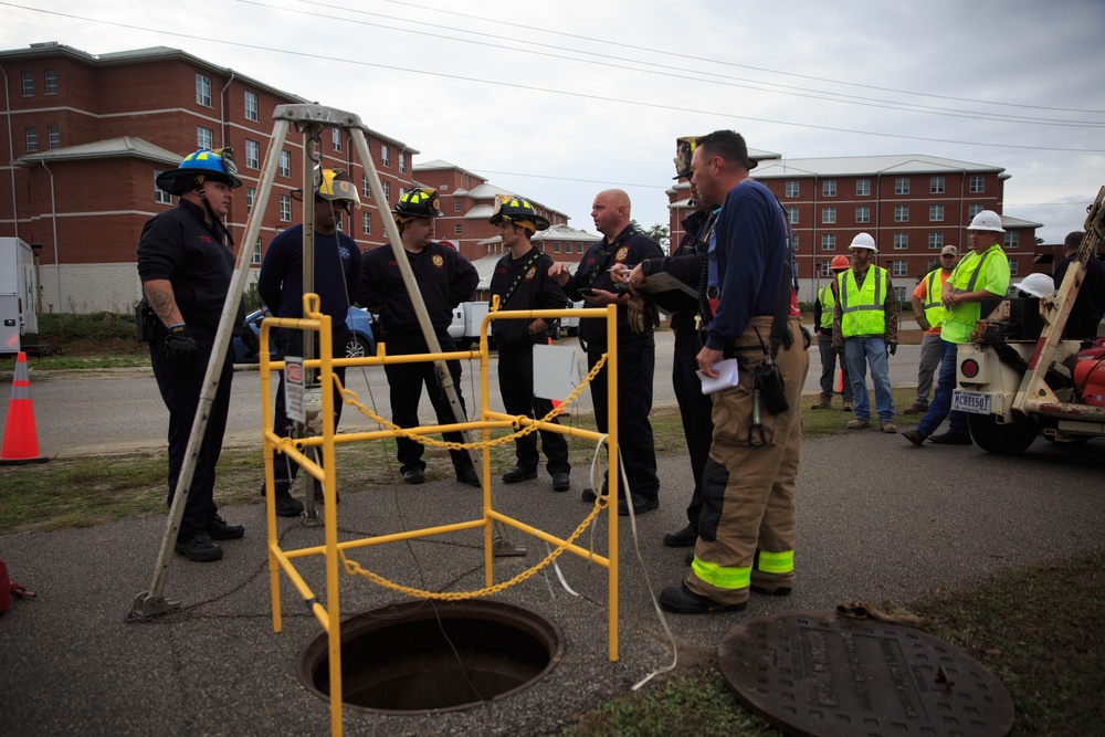 MCB Camp Lejeune FESD Conducts a Confined-Space Rescue Drill