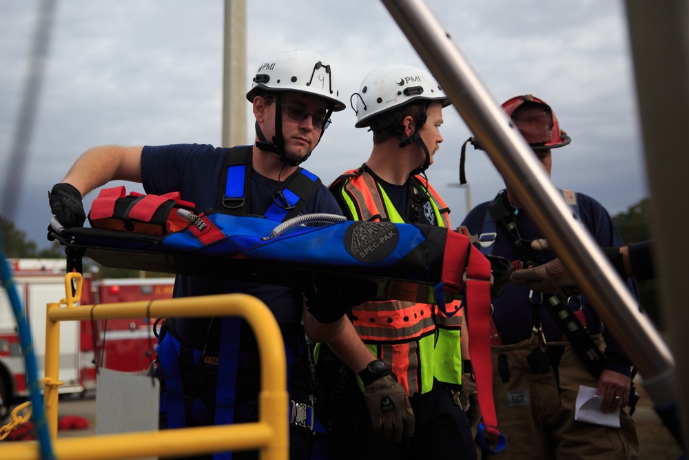 MCB Camp Lejeune FESD Conducts a Confined-Space Rescue Drill