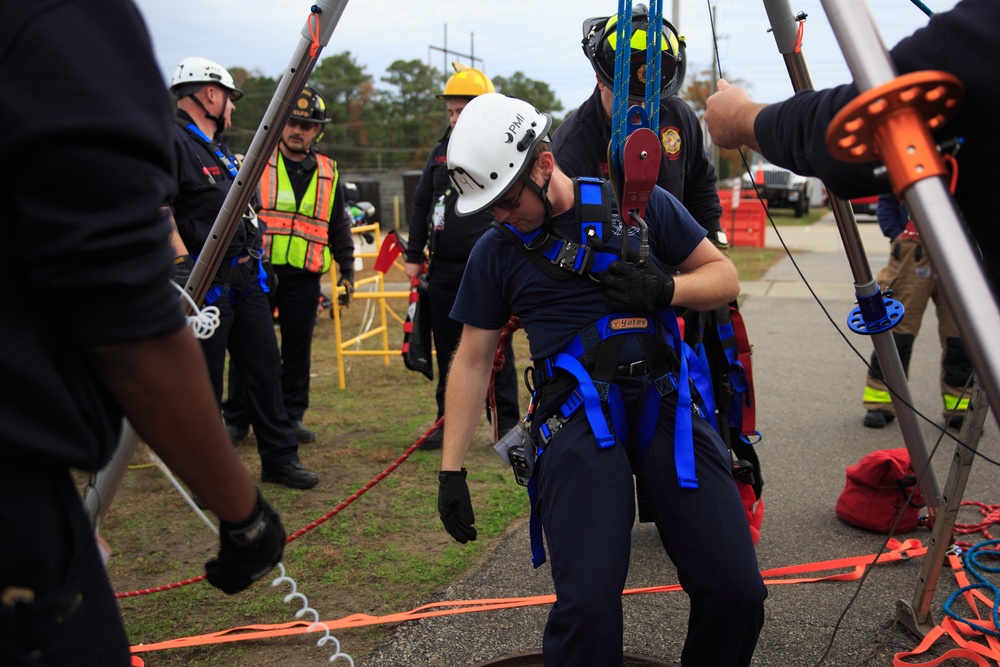 MCB Camp Lejeune FESD Conducts a Confined-Space Rescue Drill