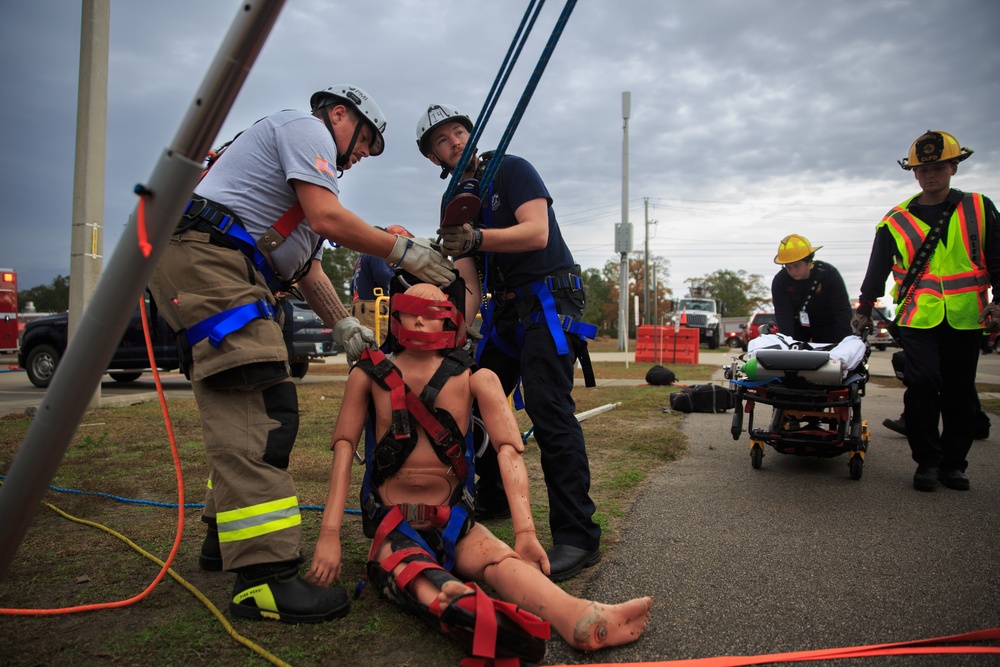 MCB Camp Lejeune FESD Conducts a Confined-Space Rescue Drill