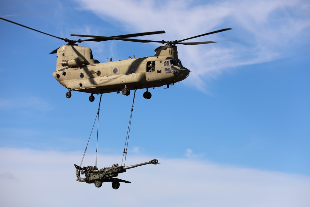 CH-47 Chinook with M777 Howitzer Sling Load