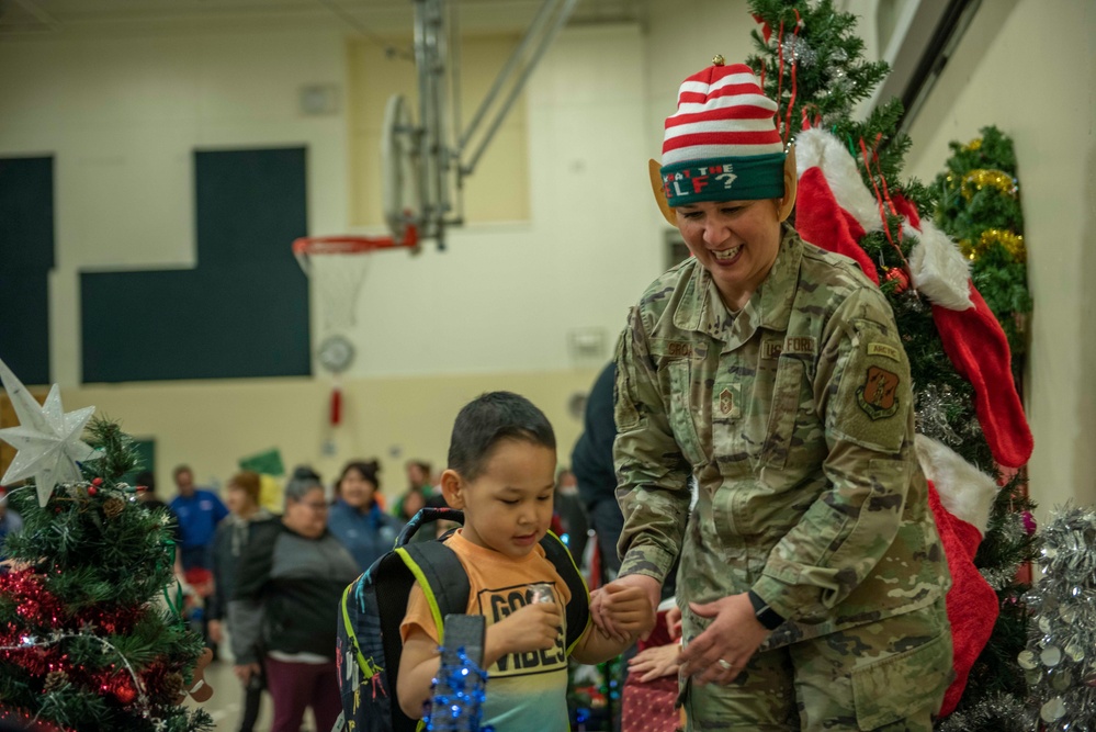 Alaska National Guard brings holiday cheer to Nuiqsut