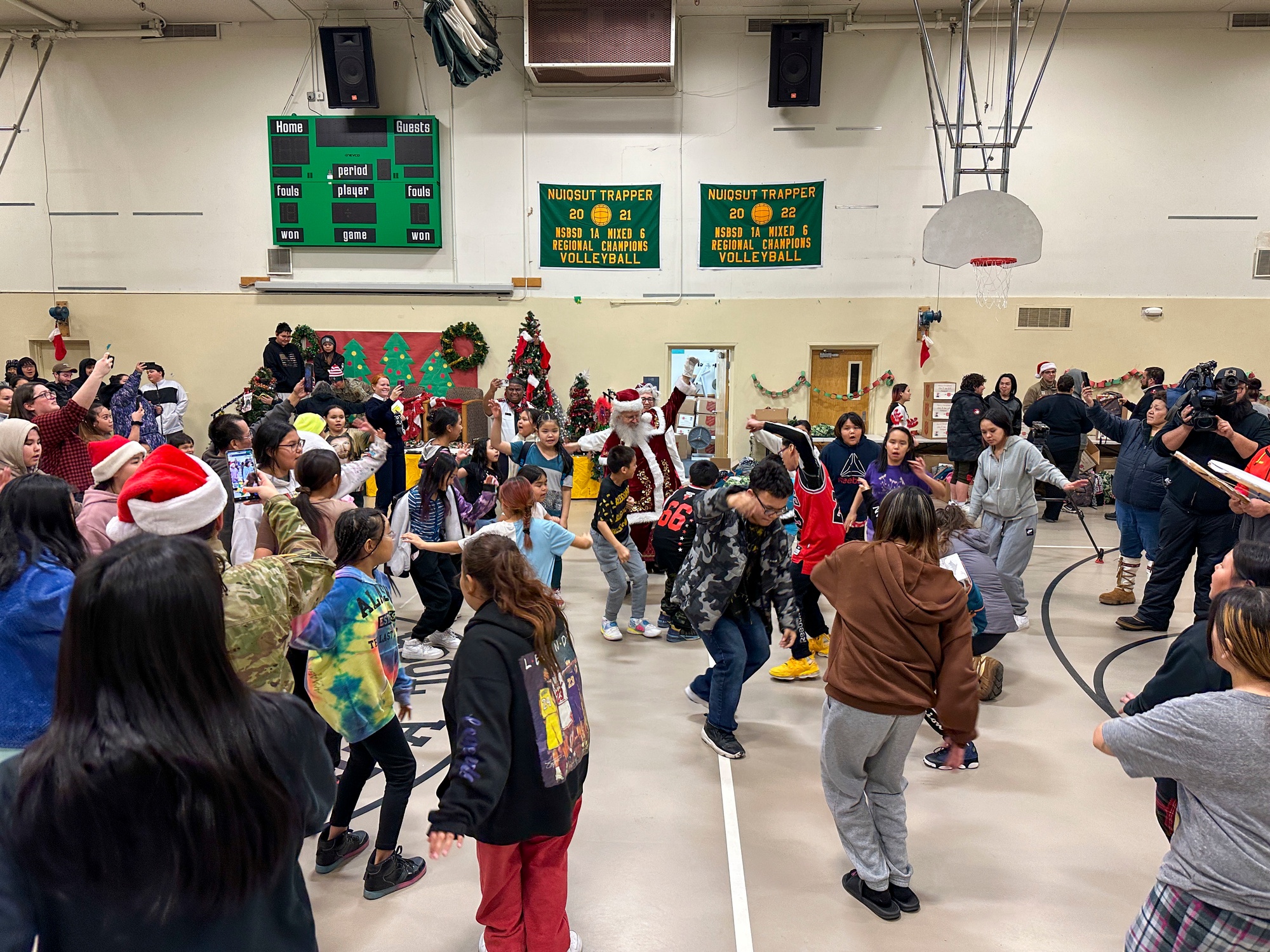 DVIDS - Images - Alaska National Guard brings holiday cheer to