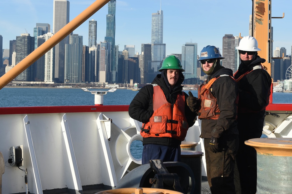 USCGC Mackinaw (WLBB 30) 2022 Christmas Tree Run