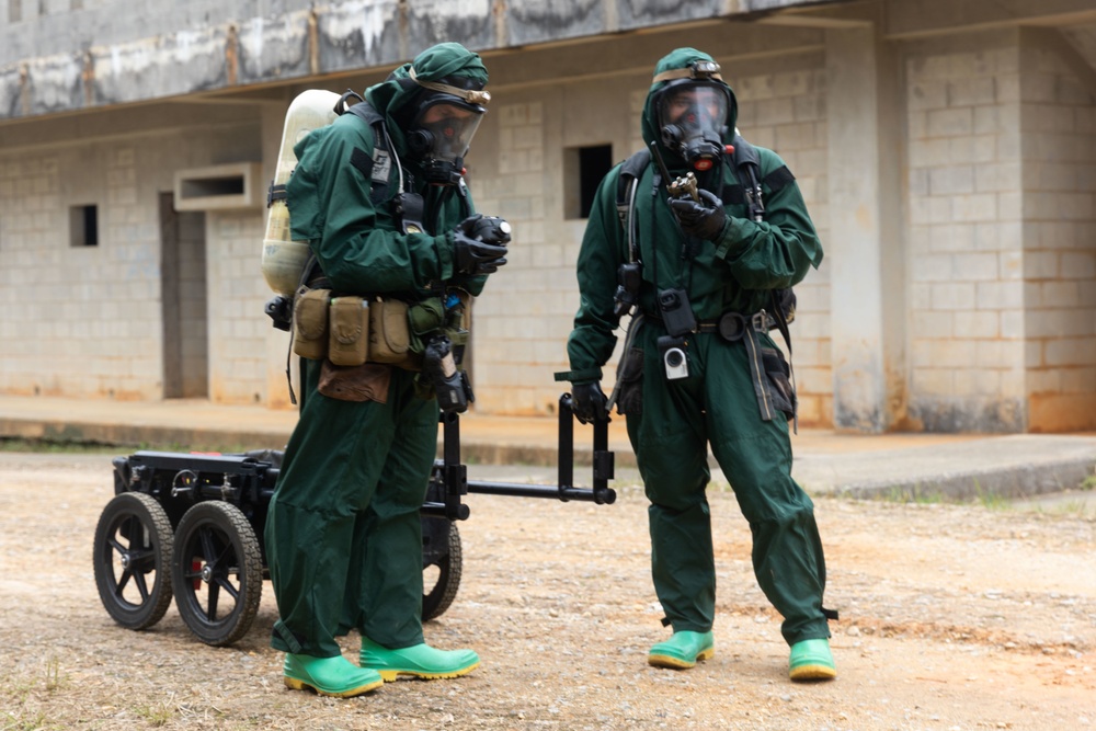 31st MEU Marines train CBRN skills.