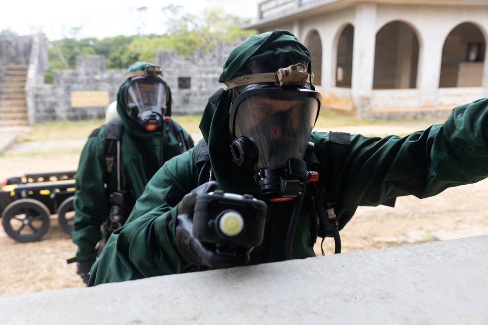 31st MEU Marines train CBRN skills.