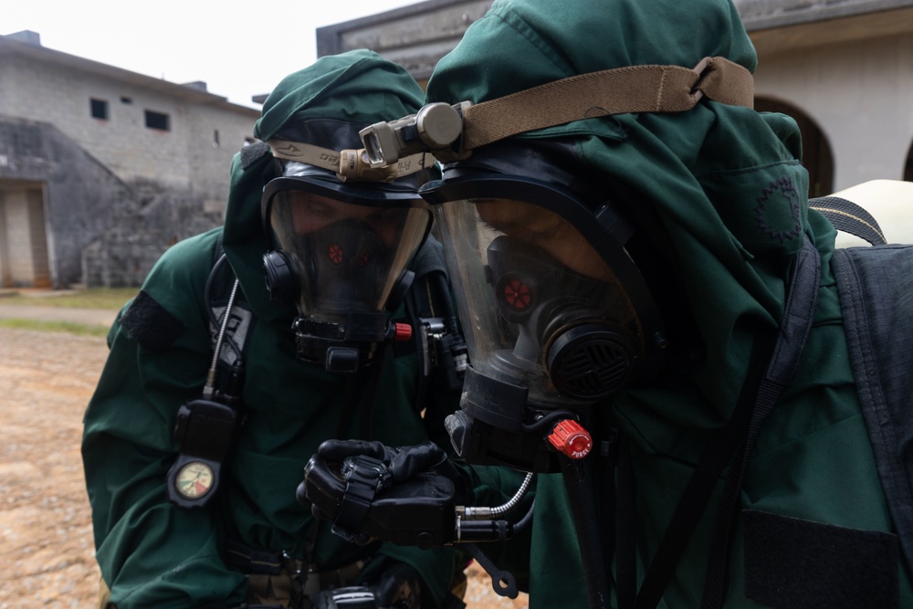 31st MEU Marines train CBRN skills.