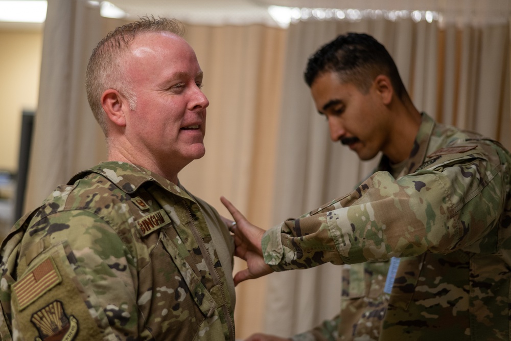 MacDill commander receives annual influenza vaccine