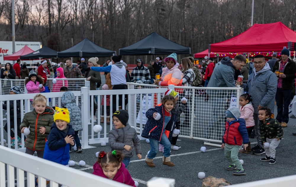 DVIDS Images 2022 MCB Quantico holiday tree lighting [Image 5 of 15]