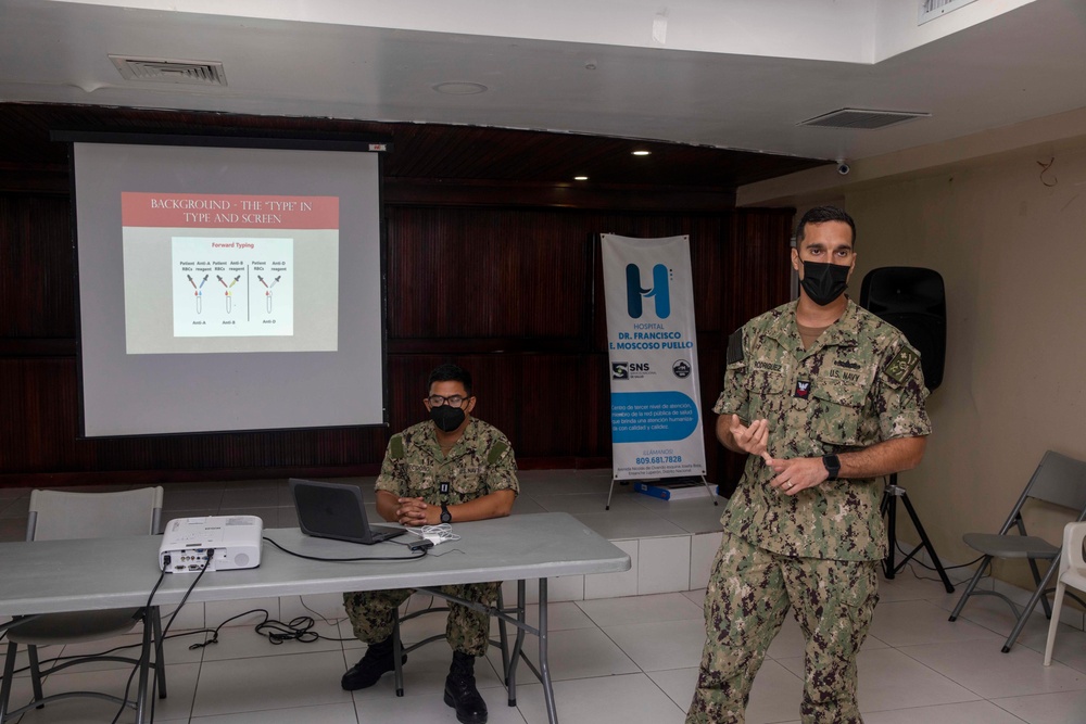 Comfort Sailors Hold Medical Trauma Symposium with Dr. Francisco E. Moscoso Puello Hospital