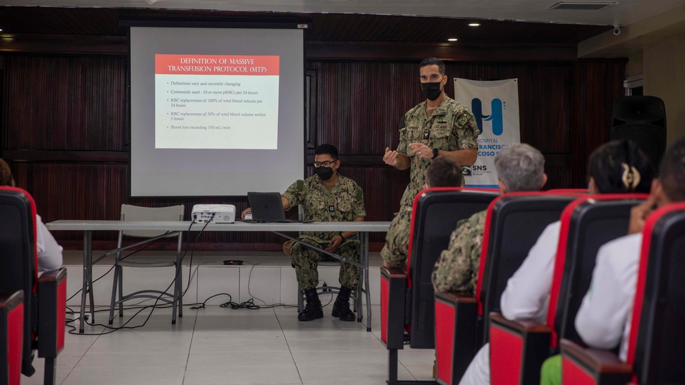 Comfort Sailors Hold Medical Trauma Symposium with Dr. Francisco E. Moscoso Puello Hospital