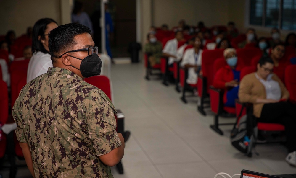 Comfort Sailors Hold Medical Trauma Symposium with Dr. Francisco E. Moscoso Puello Hospital