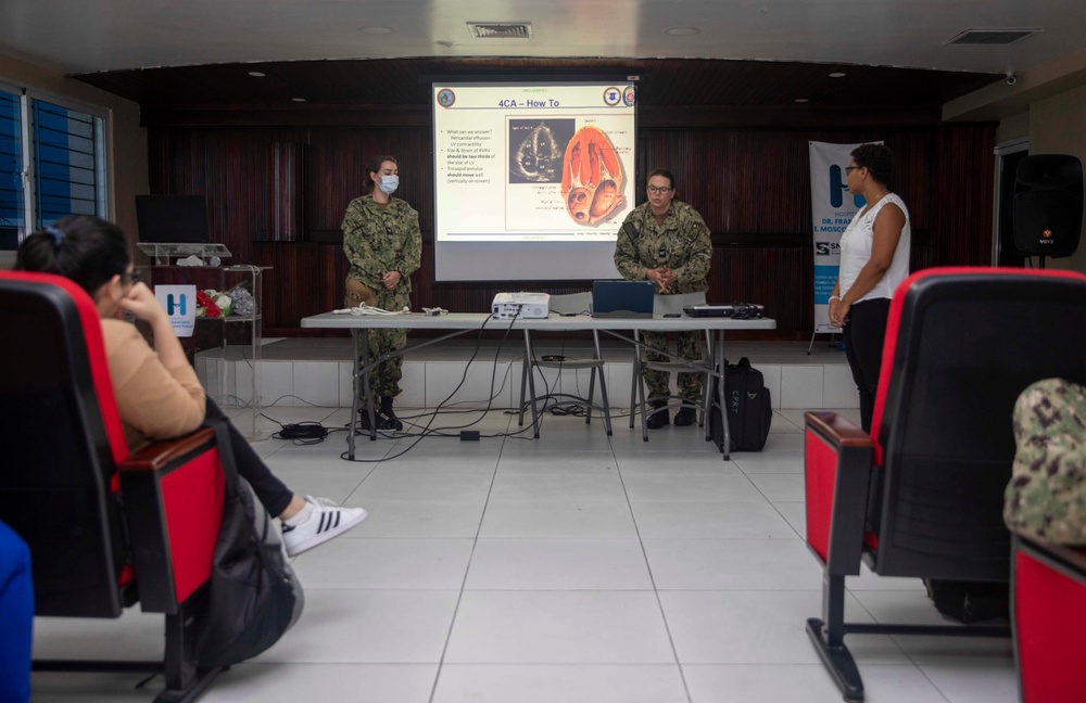 Comfort Sailors Hold Medical Trauma Symposium with Dr. Francisco E. Moscoso Puello Hospital