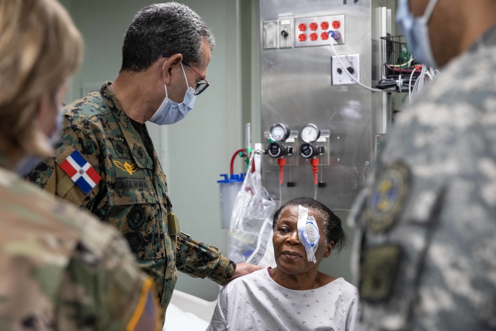 Lt. Gen. Carlos Diaz-Morfa, Dominican Republic Minister of Defense, takes a tour of USNS Comfort during Continuing Promise 2022 in Santo Domingo