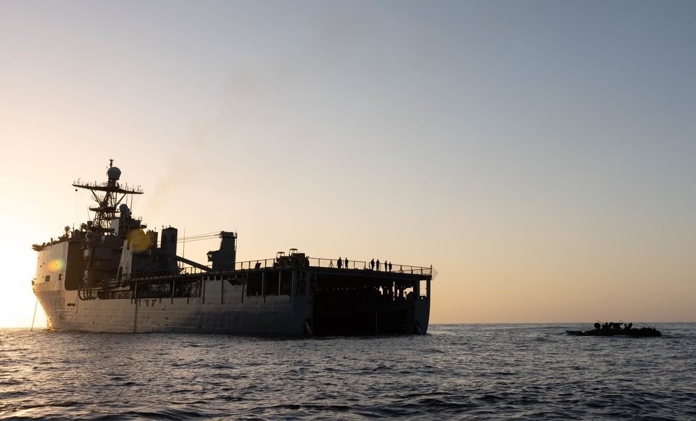 DVIDS Images Marines practice shiptoshore movement during Steel