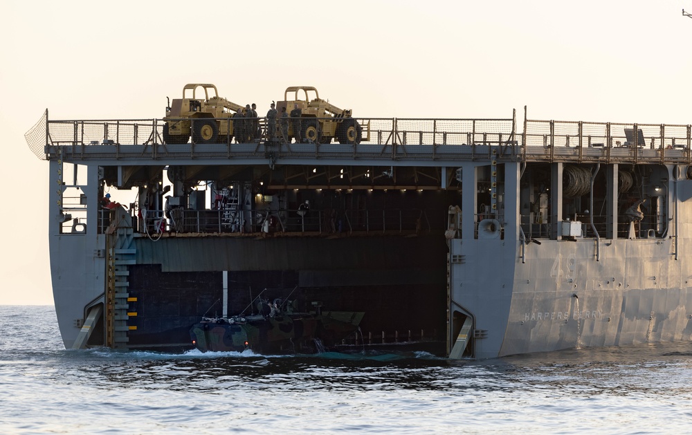 DVIDS Images Marines practice shiptoshore movement during Steel