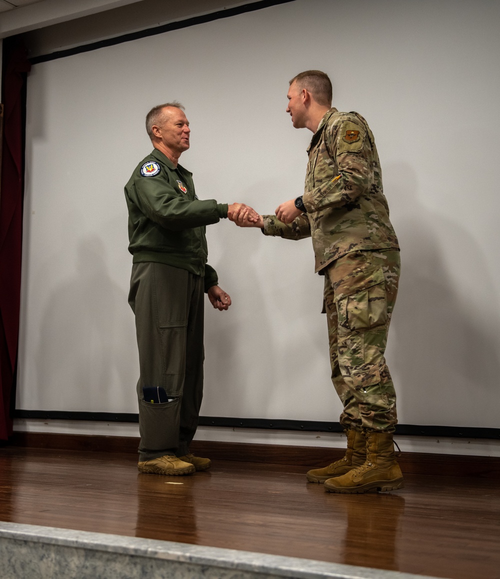 ACC Commander visits with 325th Fighter Wing Airmen