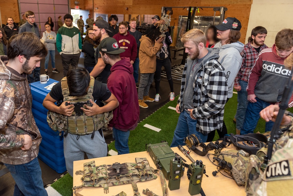 182nd Airlift Wing hosts career fair for Peoria-area high schoolers Oct. 27, 2022