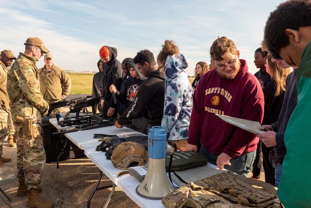 182nd Airlift Wing hosts career fair for Peoria-area high schoolers Oct. 27, 2022
