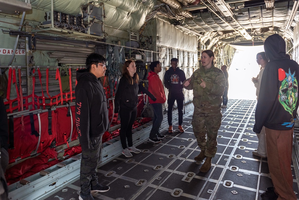 182nd Airlift Wing hosts career fair for Peoria-area high schoolers Oct. 27, 2022